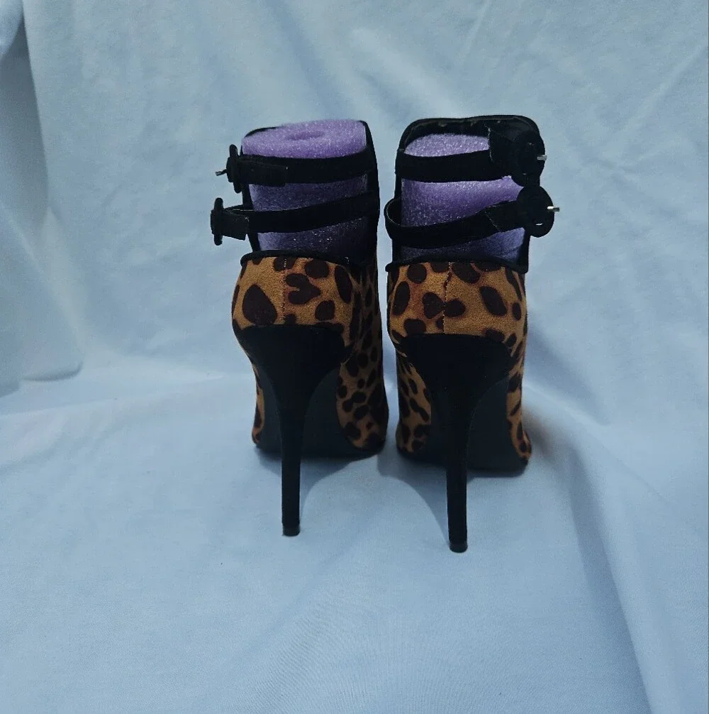 Shoe Dazzle Leopard Print Ankle Booties with Blue Toe Cap